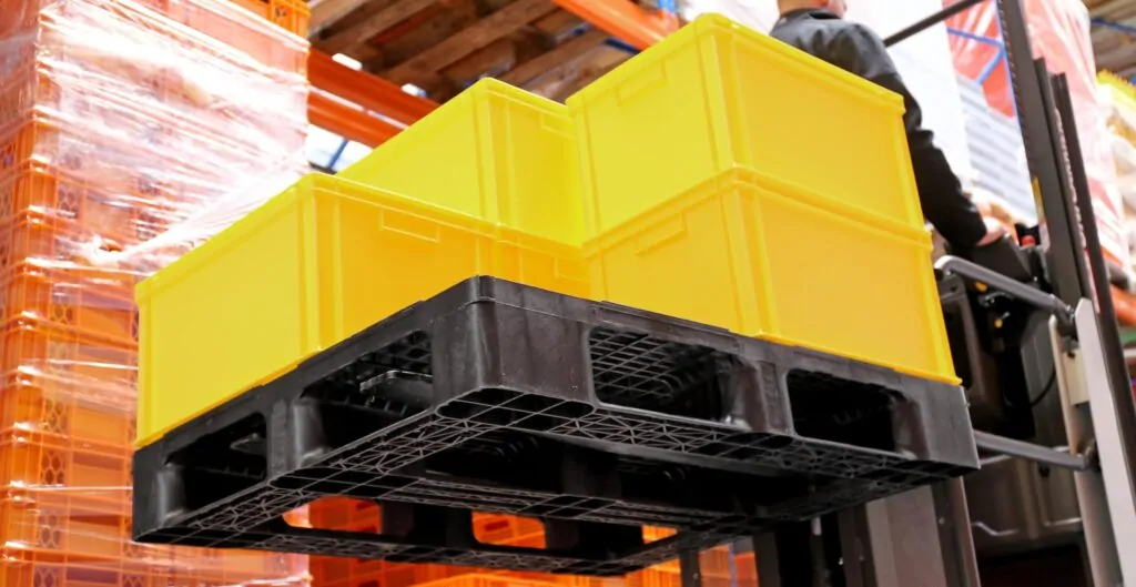 Euroboxen auf einer Europalette